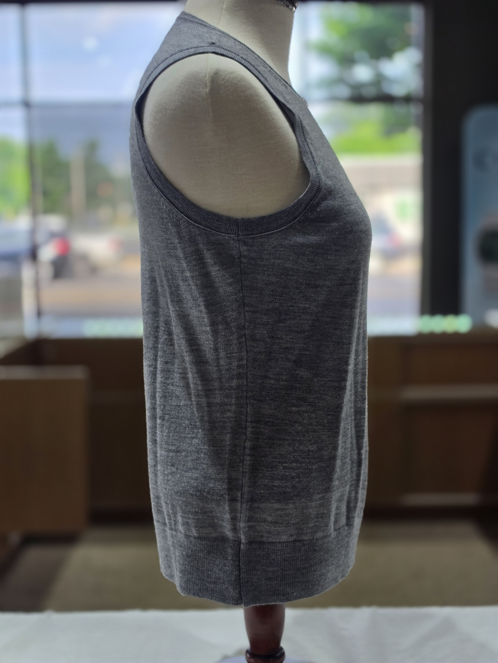 Banana Republic Gray Merino Wool Crewneck Sleeveless Tank/Sweater - Picture 4 of 8